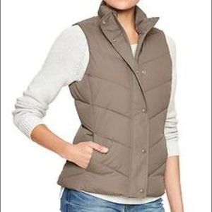 NWOT Gap "Warmest Vest" in color New Cashmere